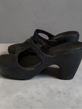 Rare Crocs Cyprus IV Heels Black Strappy Sandals W9 Discontinued Y2K Style